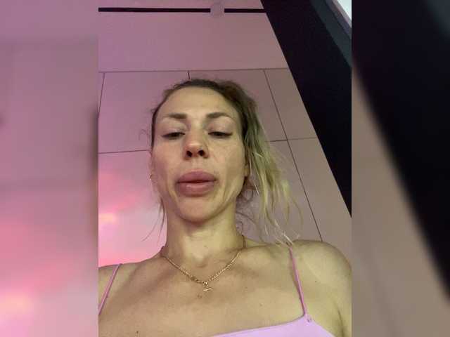 EvaaLove live cam on BongaCams