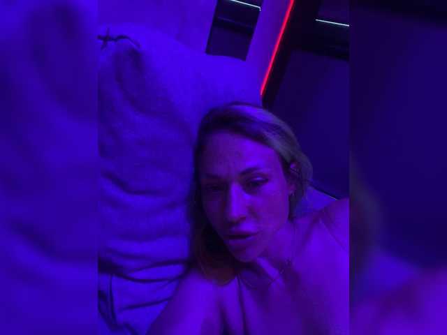 EvaaLove Nude Live Sex Shows