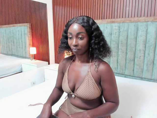 MeganBenz live cam on BongaCams