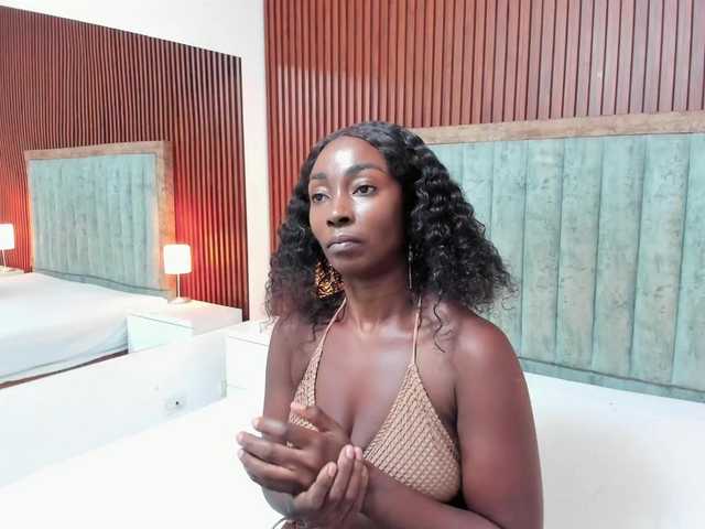 MeganBenz live cam on BongaCams