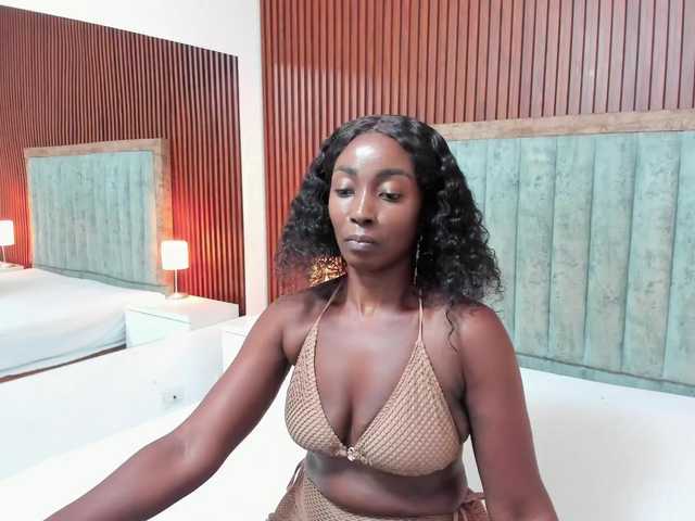 MeganBenz live cam on BongaCams