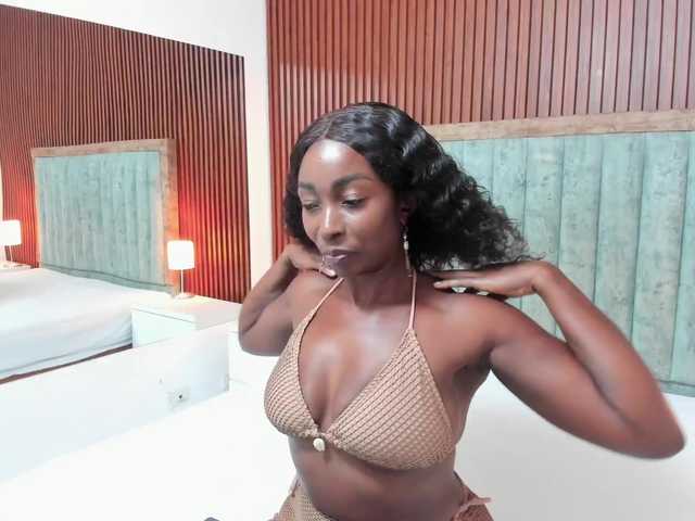 MeganBenz live cam on BongaCams