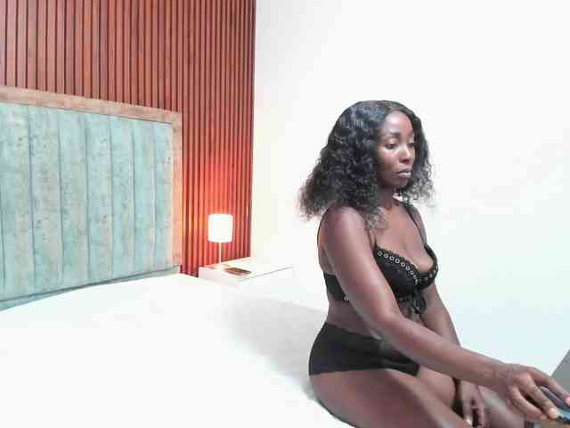 Model: MeganBenz