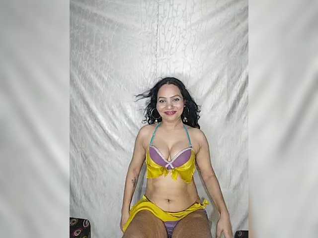 Girja-P-M live cam on BongaCams