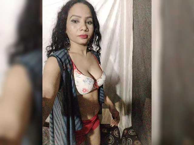 Girja-P-M live cam on BongaCams