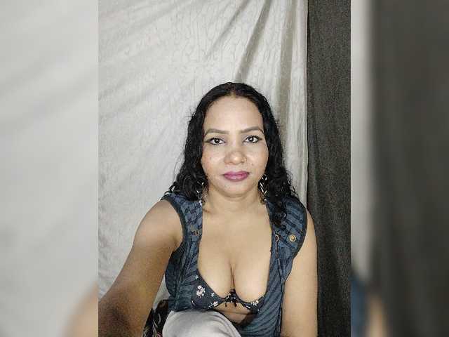 Girja-P-M live cam on BongaCams