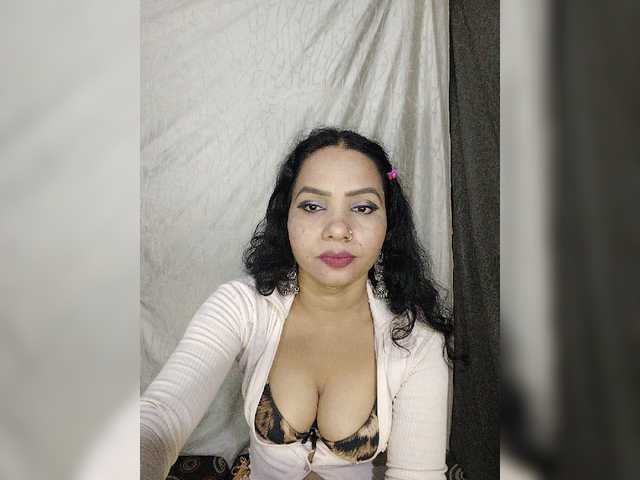 Girja-P-M live cam on BongaCams