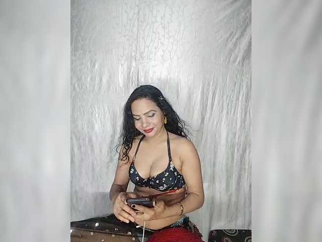 Girja-P-M live cam on BongaCams