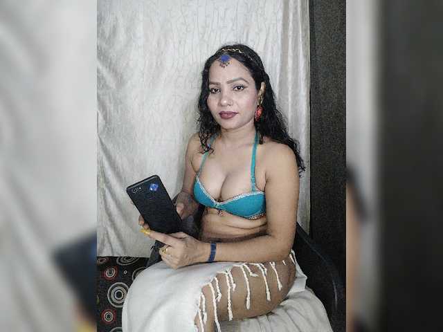 Girja-P-M live cam on BongaCams