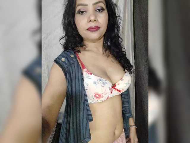 Girja-P-M live cam on BongaCams