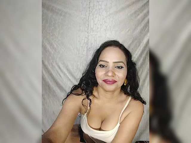 Girja-P-M live cam on BongaCams