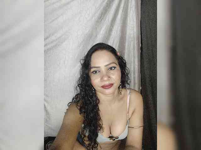 Khushi-wow webcam