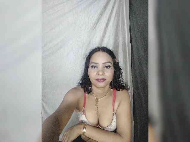 Khushi-wow webcam