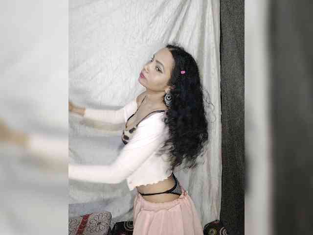 Khushi-wow webcam