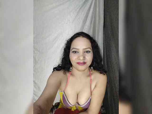 Girja-P-M Live Webcam on BongaCams