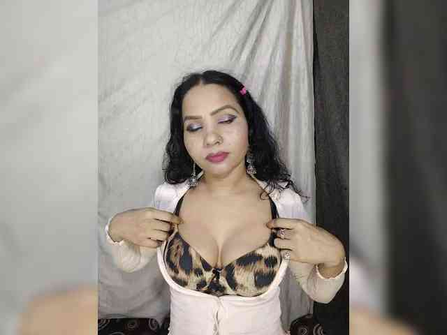 Khushi-wow webcam