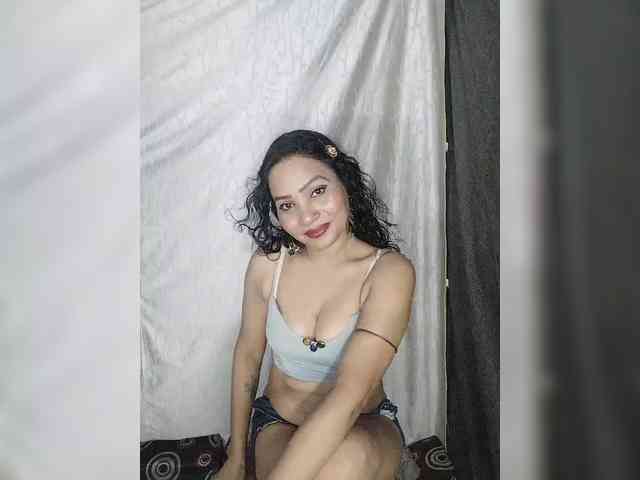 Khushi-wow webcam