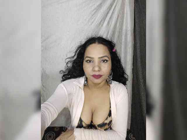 Khushi-wow webcam