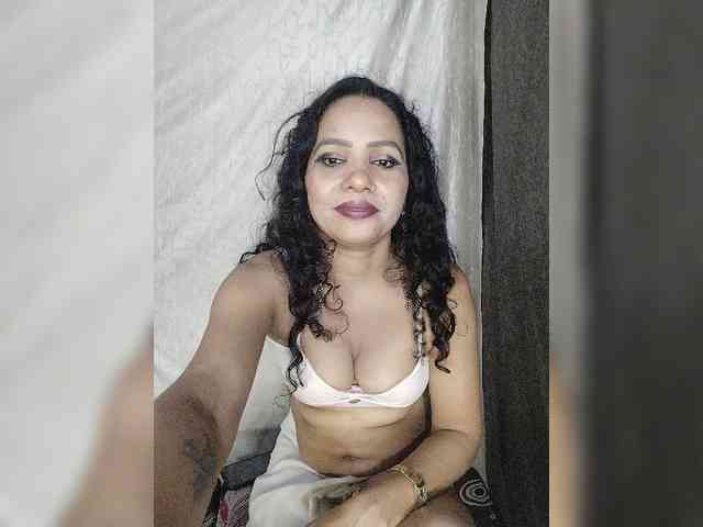 Khushi-wow webcam