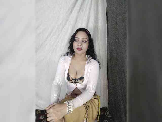 Khushi-wow webcam