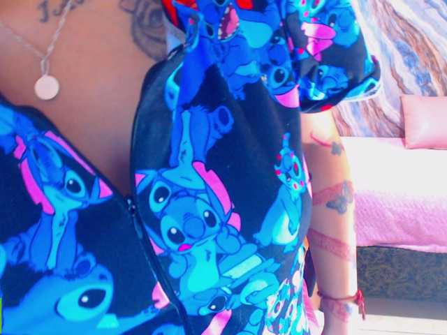 corall-tay live cam on BongaCams