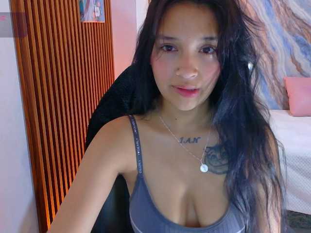 corall-tay live cam on BongaCams