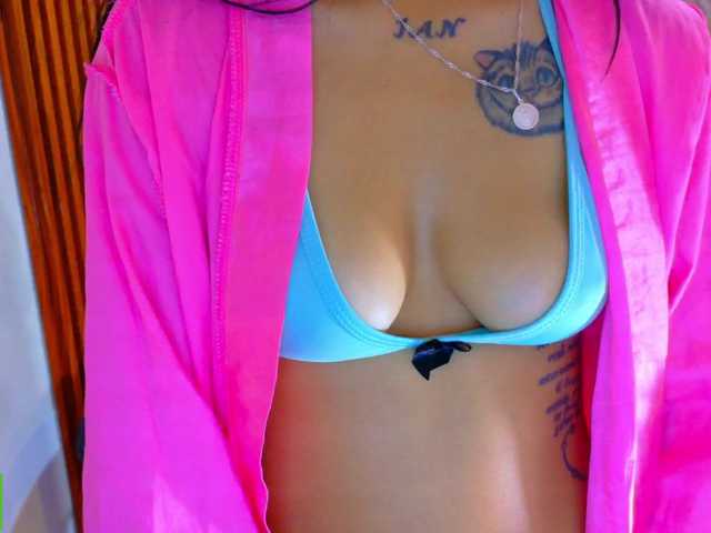 corall-tay live cam on BongaCams