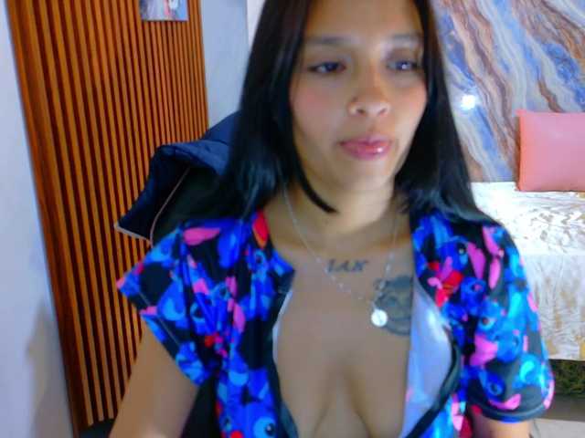 corall-tay live cam on BongaCams