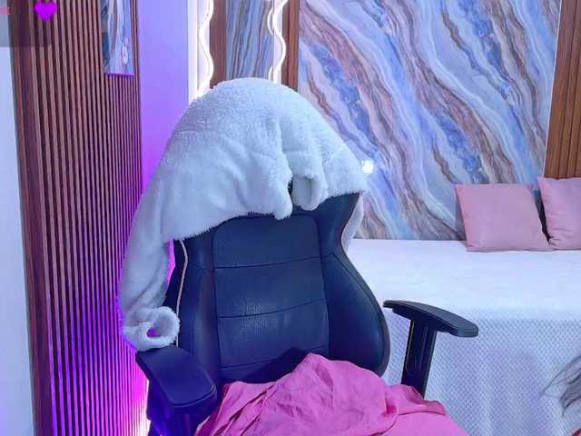 corall-tay live webcam show