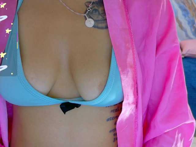 corall-tay live cam on BongaCams