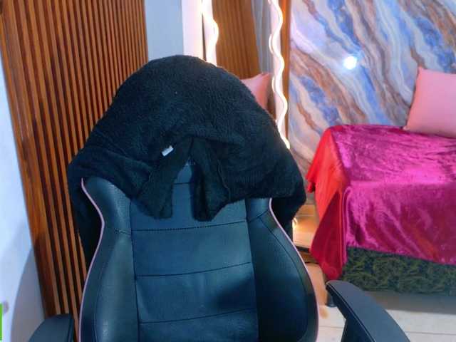 corall-tay live cam on BongaCams