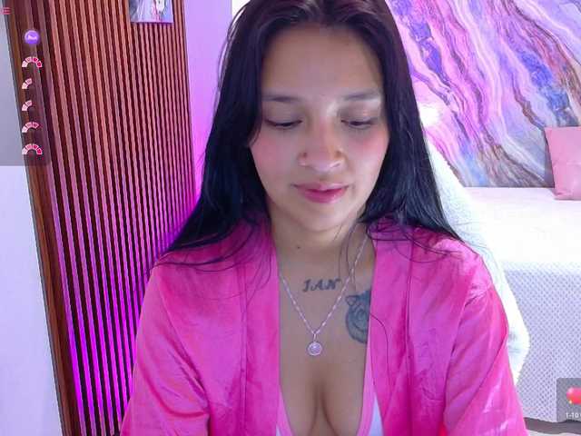 corall-tay live cam on BongaCams