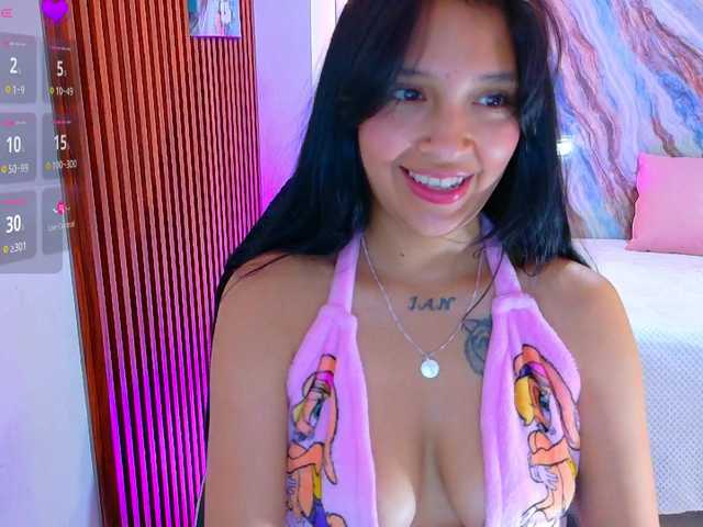 corall-tay live cam on BongaCams