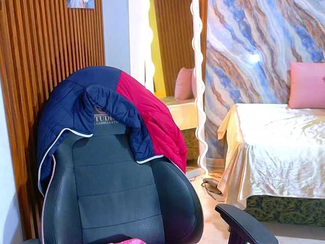 corall-tay live cam on BongaCams