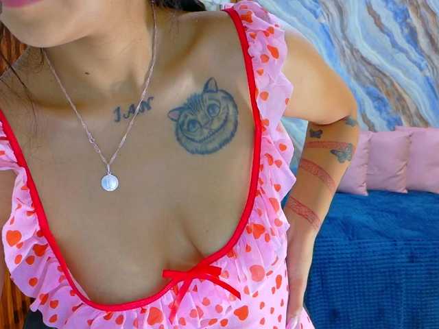 corall-tay live cam on BongaCams
