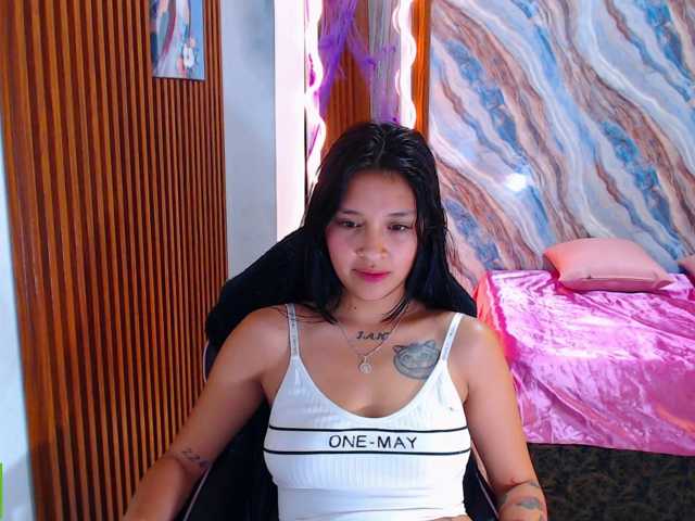 corall-tay live cam on BongaCams