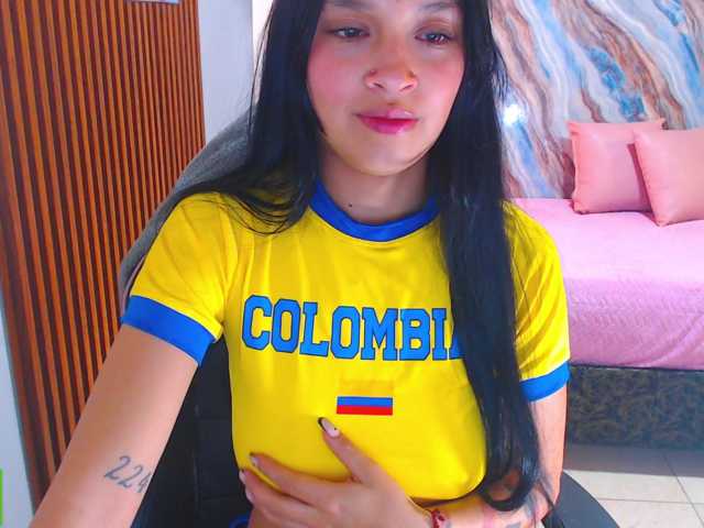 corall-tay live cam on BongaCams