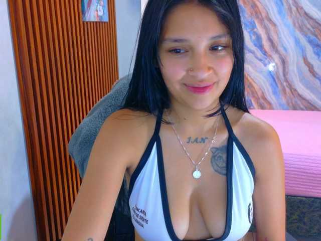 corall-tay live cam on BongaCams