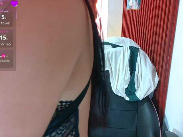 corall-tay live cam on BongaCams