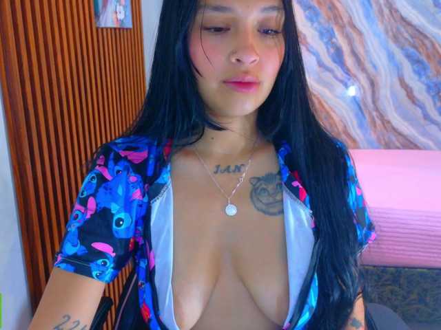 corall-tay live cam on BongaCams