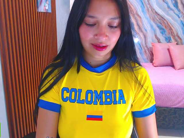 corall-tay live cam on BongaCams