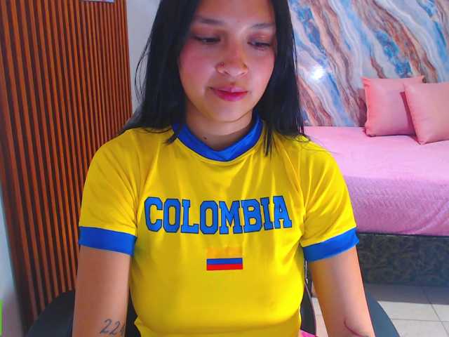 corall-tay live cam on BongaCams