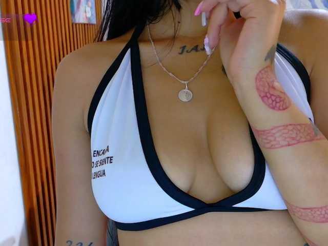 corall-tay live cam on BongaCams