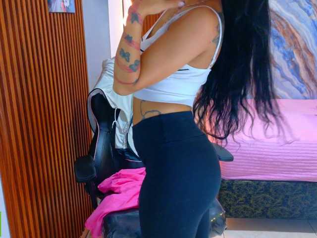 corall-tay live cam on BongaCams