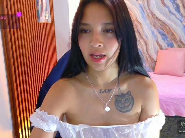 corall-tay live cam on BongaCams
