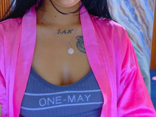 corall-tay live cam on BongaCams