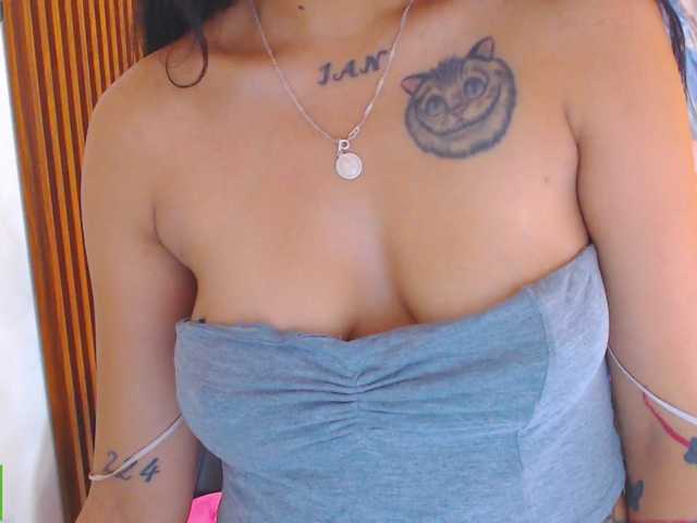 corall-tay live cam on BongaCams