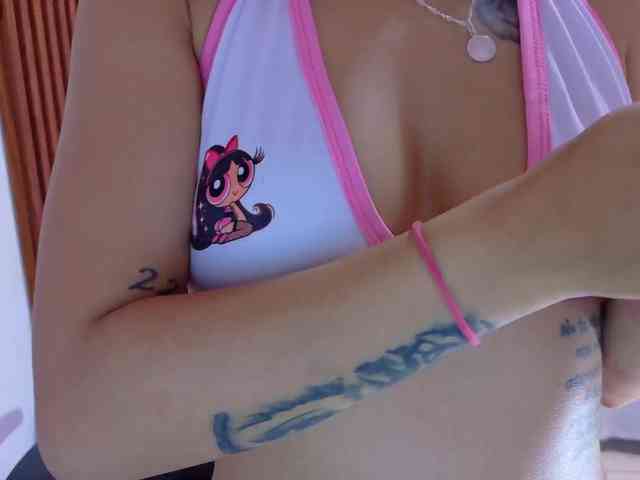 corall-tay Live Webcam on BongaCams