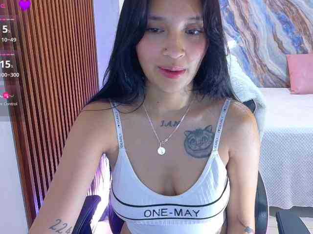 corall-tay Live Webcam on BongaCams