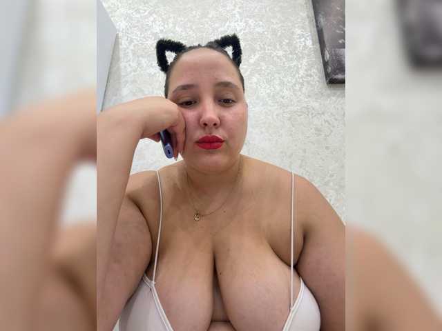 Alisaay live webcam show